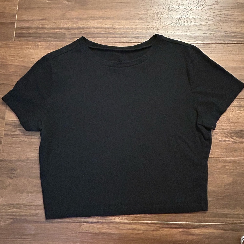 Wild Fable Black Cropped Short Sleeve T-Shirt - Picture 3 of 7